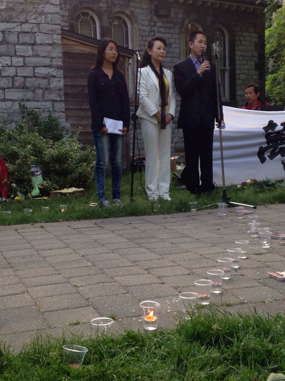 16 years old Dong Xuerui, daughter of polical prisoner Dong Guangping, and 21 years old Jiang Jiaji, son of political prisoner Li Bifeng, hosted the commemorial event with Ms Sheng Xue